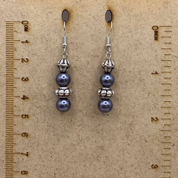 Handmade Hematite & Silver tone Pierced Earrings LR138 - Picture 3 of 4